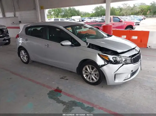KNAFK5A85H5718953 2017 KIA FORTE - Image 1