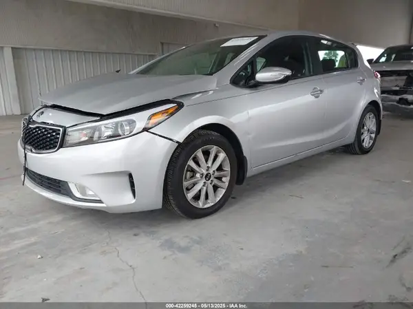 KNAFK5A85H5718953 2017 KIA FORTE - Image 2