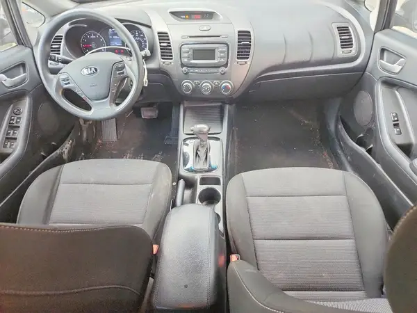 KNAFK5A85H5721593 2017 KIA FORTE - Image 8