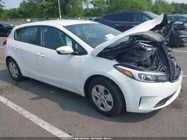 KNAFK5A85H5727877 2017 KIA FORTE - Image 1
