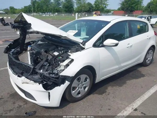 KNAFK5A85H5727877 2017 KIA FORTE - Image 2