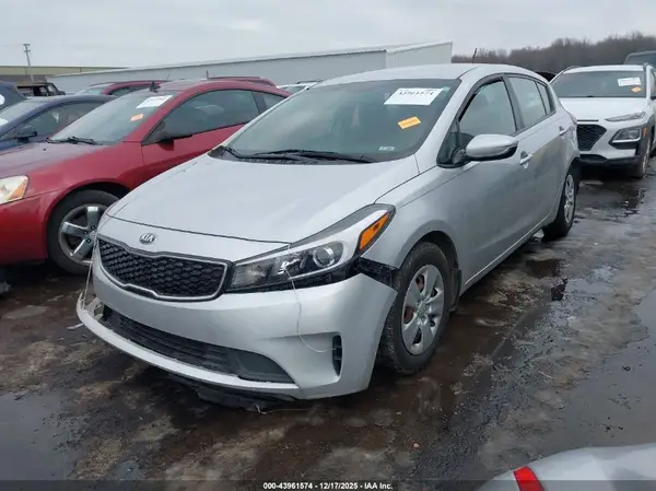 KNAFK5A85J5773697 2018 KIA FORTE - Image 2