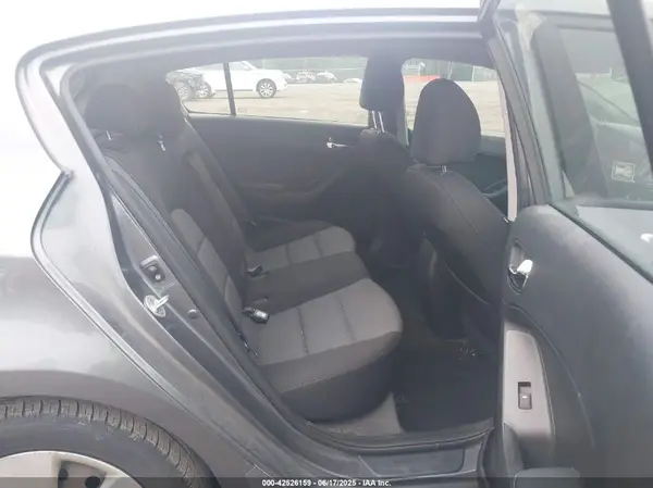 KNAFK5A86G5583965 2016 KIA FORTE - Image 8