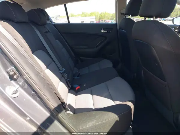 KNAFK5A86G5592343 2016 KIA FORTE - Image 8