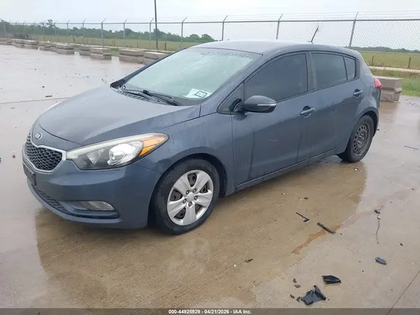 KNAFK5A86G5607780 2016 KIA FORTE - Image 2