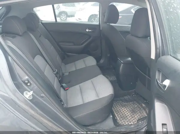 KNAFK5A86G5607780 2016 KIA FORTE - Image 8