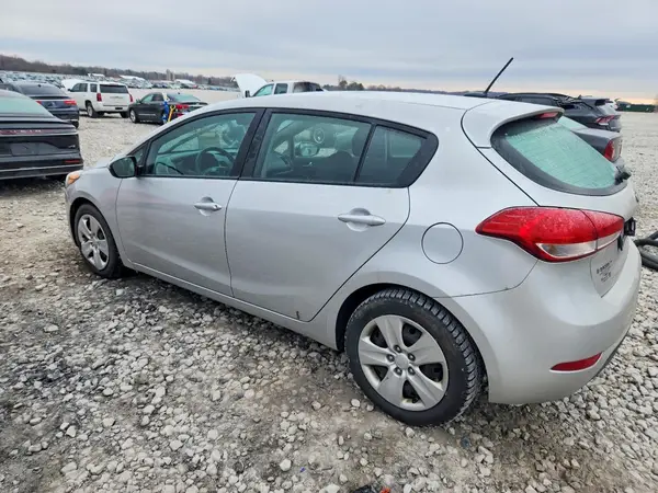 KNAFK5A86G5621579 2016 KIA FORTE - Image 2