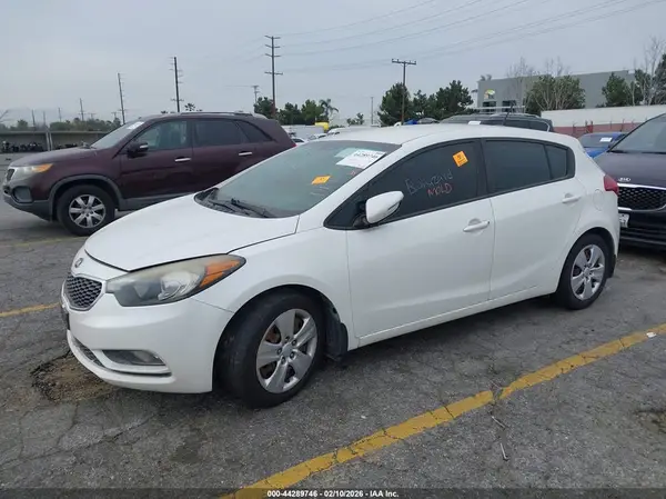 KNAFK5A86G5636213 2016 KIA FORTE - Image 2