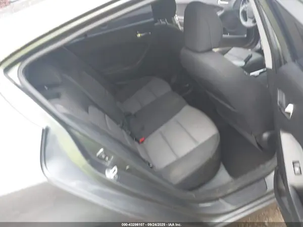 KNAFK5A86G5636583 2016 KIA FORTE - Image 8