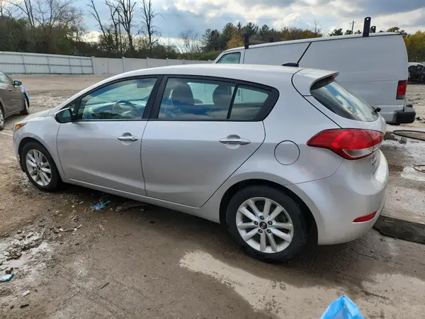 KNAFK5A86H5673568 2017 KIA FORTE - Image 2
