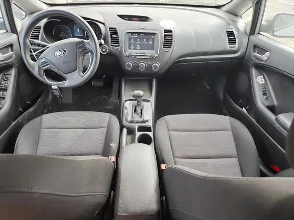 KNAFK5A86H5673568 2017 KIA FORTE - Image 8