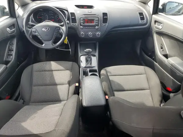 KNAFK5A86H5678978 2017 KIA FORTE - Image 8