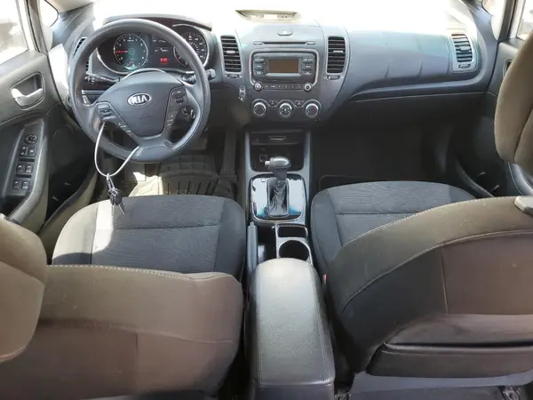 KNAFK5A86H5684781 2017 KIA FORTE - Image 8