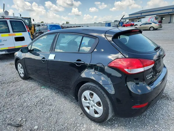 KNAFK5A86H5686031 2017 KIA FORTE - Image 2