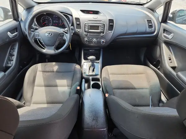 KNAFK5A86H5686031 2017 KIA FORTE - Image 8