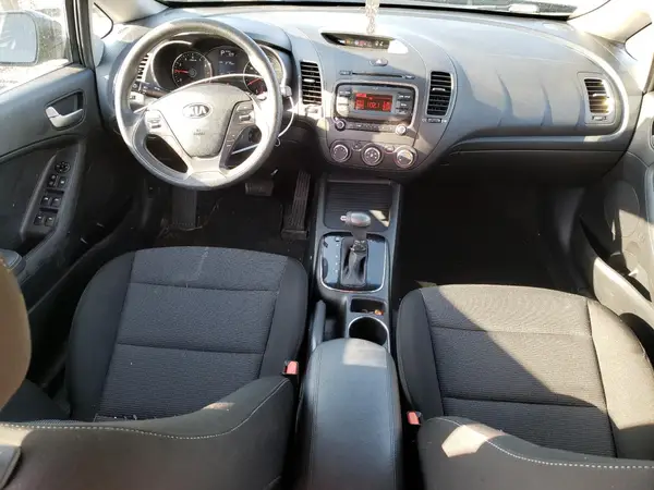 KNAFK5A86H5688474 2017 KIA FORTE - Image 8