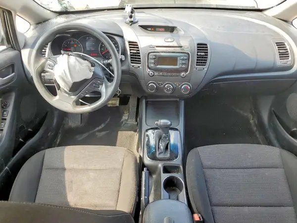 KNAFK5A86H5688944 2017 KIA FORTE - Image 8