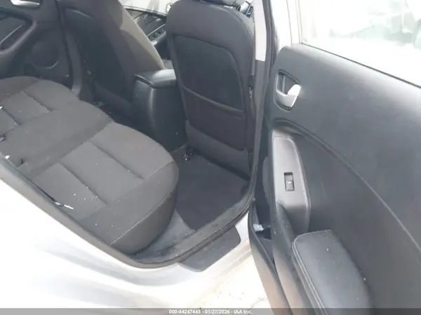 KNAFK5A86H5694923 2017 KIA FORTE - Image 8