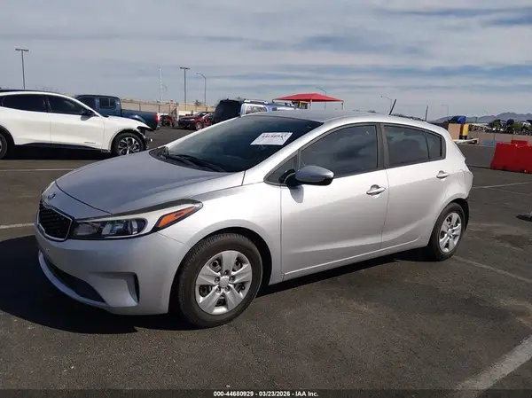 KNAFK5A86H5695215 2017 KIA FORTE - Image 2