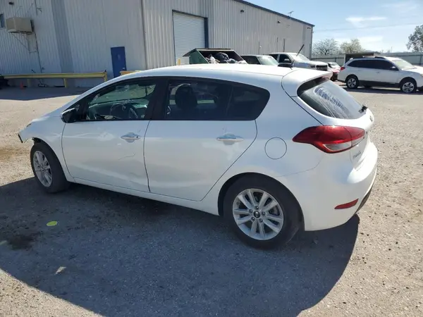 KNAFK5A86H5698759 2017 KIA FORTE - Image 2