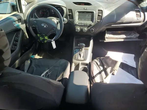 KNAFK5A86H5698759 2017 KIA FORTE - Image 8
