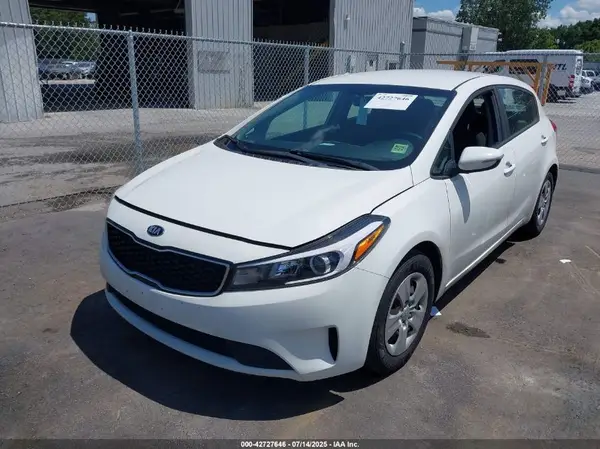 KNAFK5A86H5706083 2017 KIA FORTE - Image 2