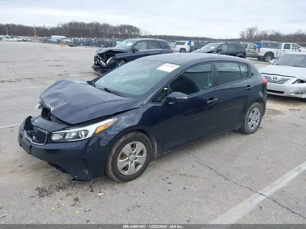 KNAFK5A86H5712756 2017 KIA FORTE - Image 2