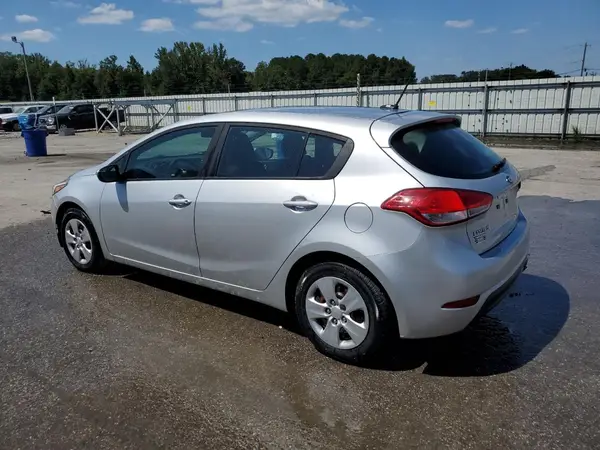 KNAFK5A86H5713633 2017 KIA FORTE - Image 2