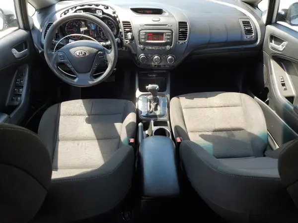KNAFK5A86H5713633 2017 KIA FORTE - Image 8