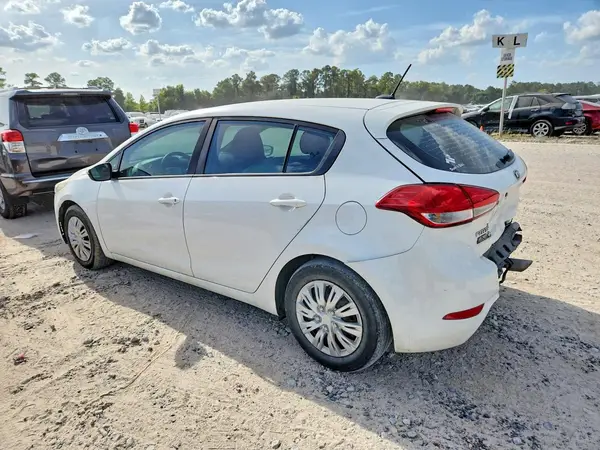 KNAFK5A86H5721702 2017 KIA FORTE - Image 2