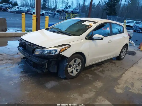 KNAFK5A86J5772722 2018 KIA FORTE - Image 2