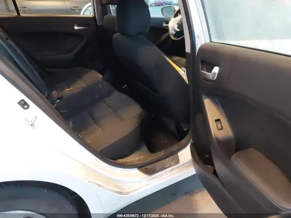 KNAFK5A86J5772722 2018 KIA FORTE - Image 8