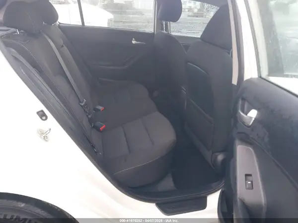 KNAFK5A86J5773353 2018 KIA FORTE - Image 8