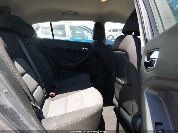 KNAFK5A87G5603981 2016 KIA FORTE - Image 8