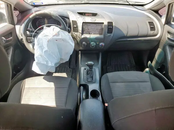 KNAFK5A87G5617685 2016 KIA FORTE - Image 8