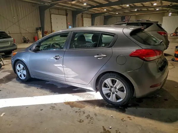 KNAFK5A87G5620862 2016 KIA FORTE - Image 2