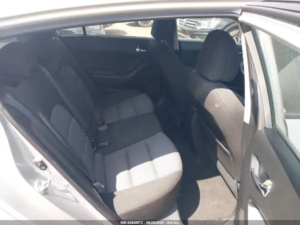 KNAFK5A87G5621512 2016 KIA FORTE - Image 8