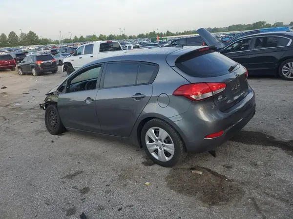 KNAFK5A87G5621798 2016 KIA FORTE - Image 2