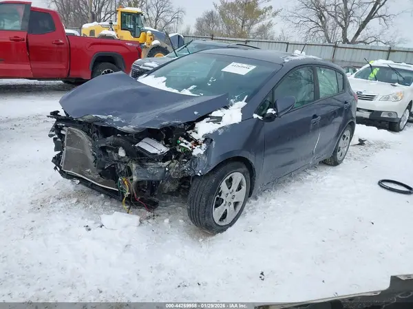 KNAFK5A87G5622479 2016 KIA FORTE - Image 2