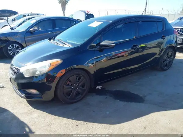 KNAFK5A87G5636964 2016 KIA FORTE - Image 2
