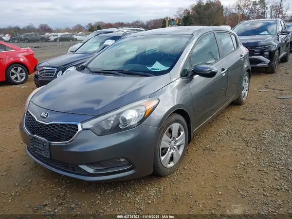 KNAFK5A87G5637886 2016 KIA FORTE - Image 2