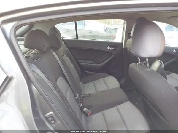 KNAFK5A87G5637886 2016 KIA FORTE - Image 8