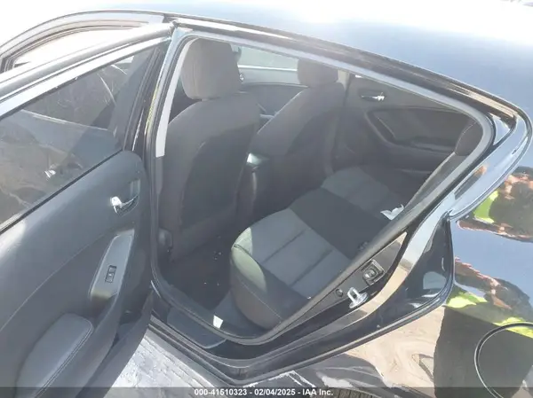 KNAFK5A87G5648676 2016 KIA FORTE - Image 8