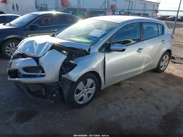 KNAFK5A87G5652338 2016 KIA FORTE - Image 2