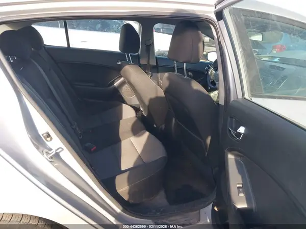 KNAFK5A87G5652338 2016 KIA FORTE - Image 8