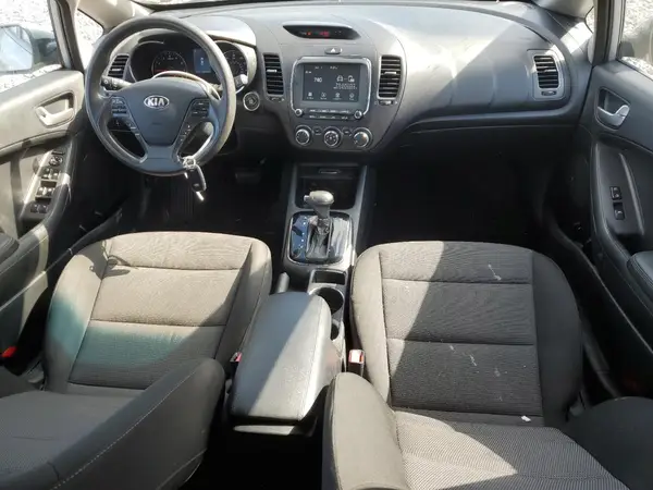 KNAFK5A87H5669612 2017 KIA FORTE - Image 8