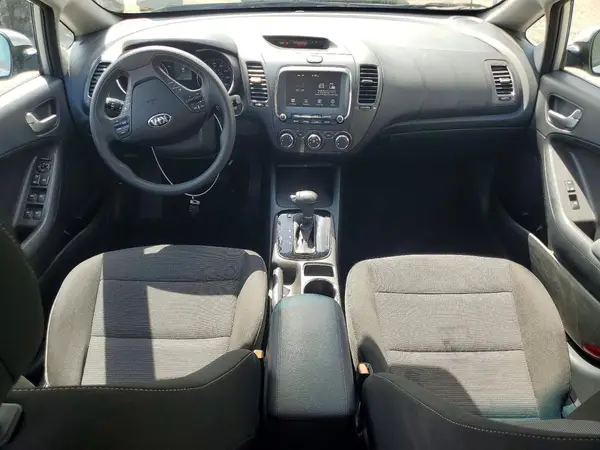 KNAFK5A87H5673546 2017 KIA FORTE - Image 8