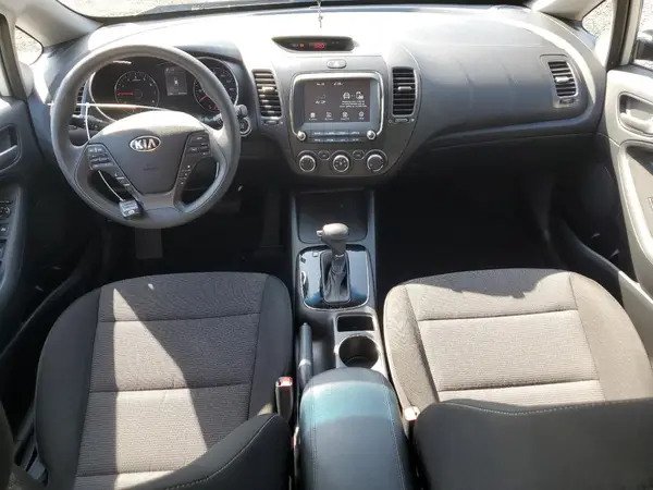 KNAFK5A87H5677273 2017 KIA FORTE - Image 8