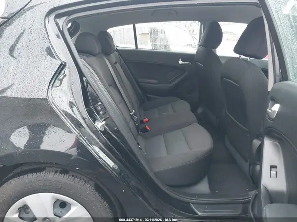 KNAFK5A87H5680402 2017 KIA FORTE - Image 8