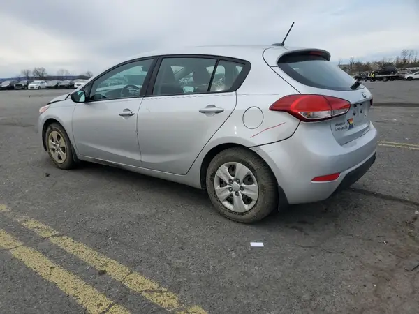 KNAFK5A87H5683686 2017 KIA FORTE - Image 2